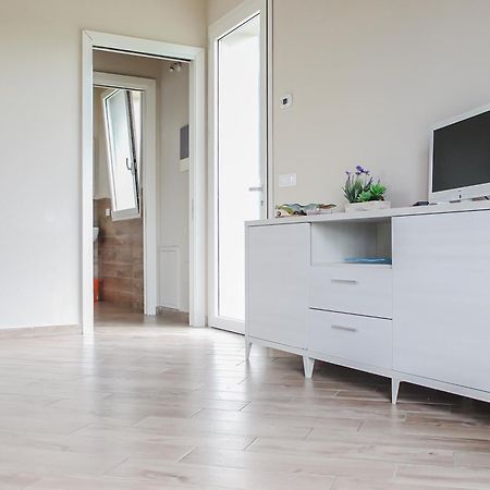 לוקה Modern Home With Private Parking Near The Station! מראה חיצוני תמונה